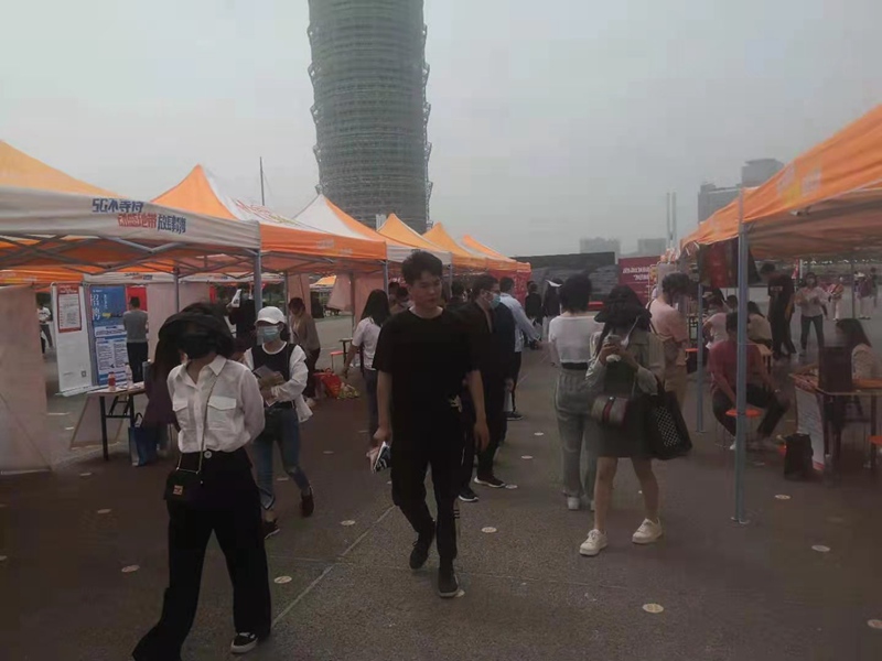 鄭州農(nóng)達生化參加鄭東新區(qū)第十二屆 “如意前程”招聘會(圖2)